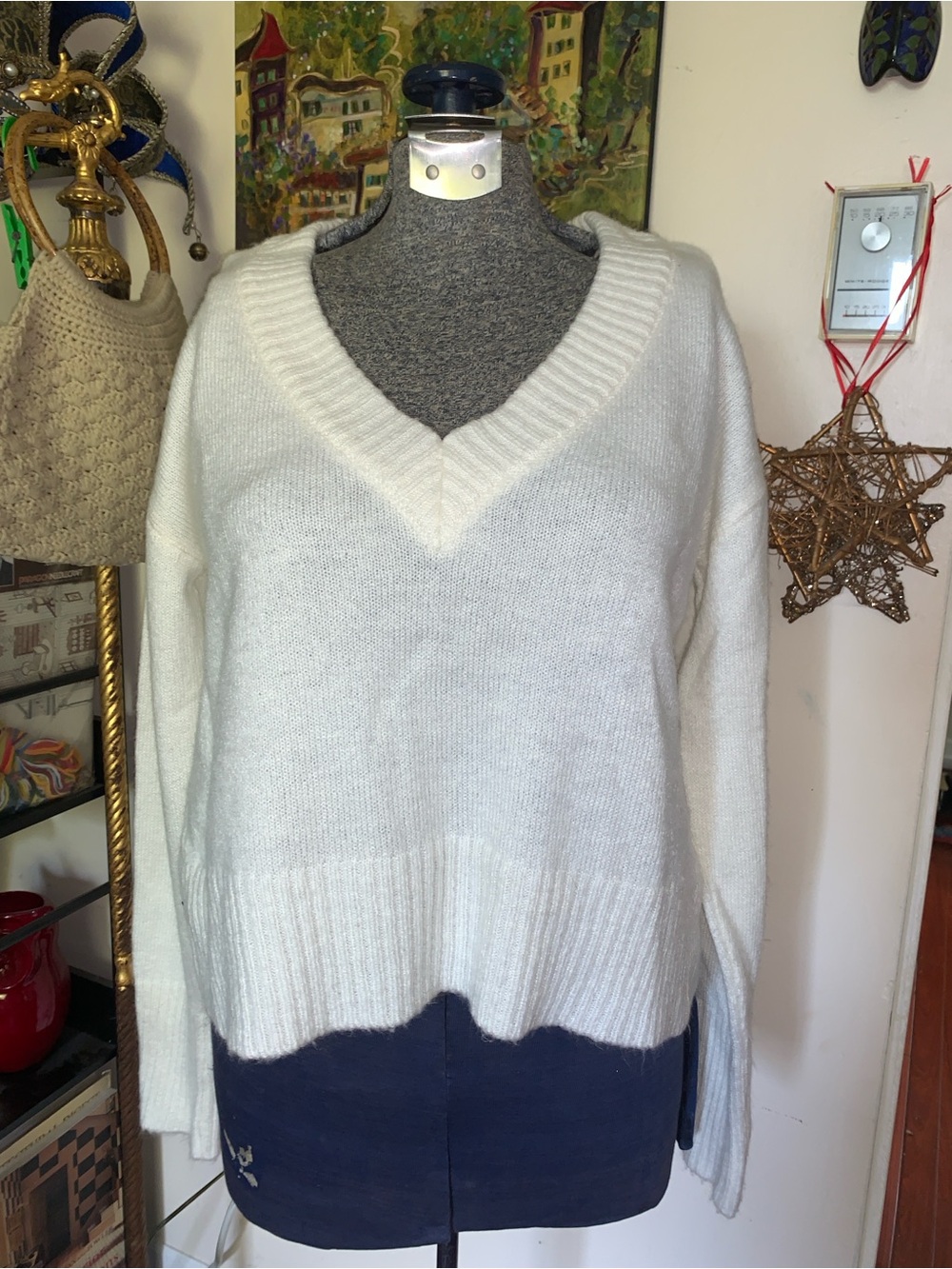 Classic V-Neck Women's cream White Sweater